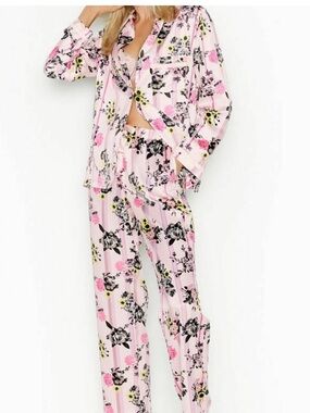 NWT Victoria’s Secret Satin Floral Pajama Set M Pink